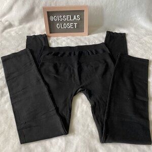 𝅺2 leggings bundle - brands on pics- M